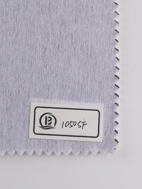 Le doux Handfeeling du polyester 1050SF a coupé l'entoilage fusible non tissé de support de broderie